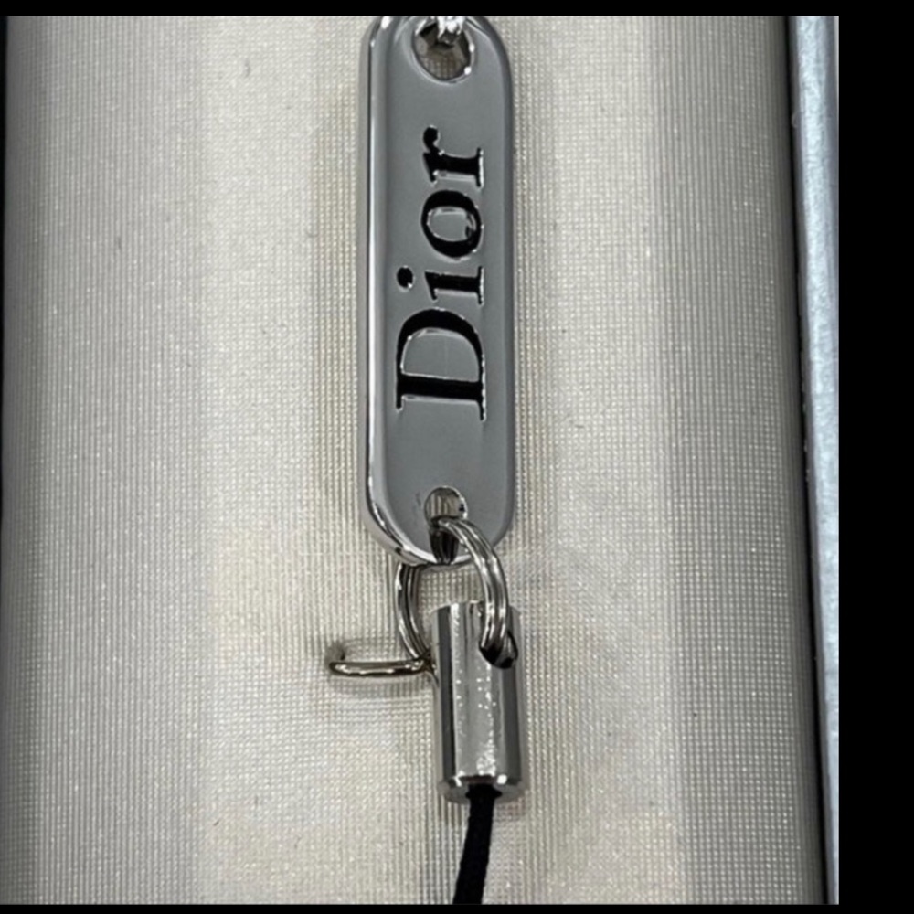 Dior Wristlet Phone Chain Lizard Chain 
Silver Tone Metal - Picture 5 of 8
